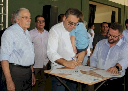 Alan Guedes autoriza licitações de mais de R$ 16 milhões de investimentos