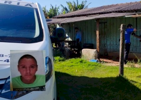 Homem encontra irmão morto dentro de casa em Dourados