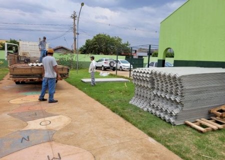 Chega remessa de telhas compradas com recursos da Defesa Civil do Estado