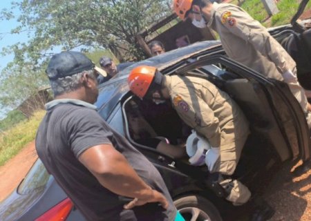 Veículo capota 3 vezes e deixa vítimas na região de fronteira com o Paraguai