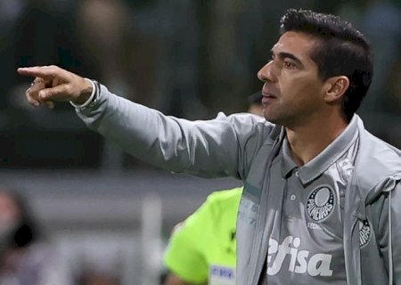 Abel admite que foi injusto com jogador do Palmeiras após goleada sobre o São Paulo: 'É o único que pode reclamar de mim'