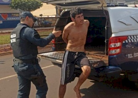 Um dos assaltantes de relojoaria morto em confronto já havia furtado motos e arma em Dourados