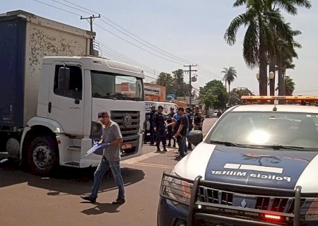 Condutor que atropelou motociclista não era habilitado para conduzir caminhão