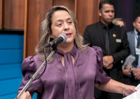 Após afastamento por infecção pulmonar, Lia Nogueira volta às sessões da Assembleia