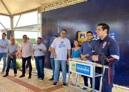 Alan entrega duas ambulâncias no Desenvolve Dourados em Ação