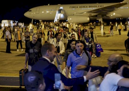 Em casa: Chega a Brasília primeiro avião trazendo brasileiros de Israel