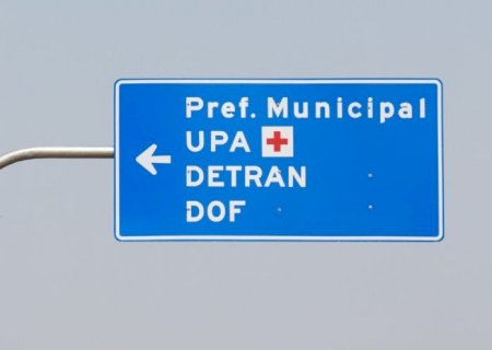 Novas placas de sinalização começam a ser instaladas em Dourados