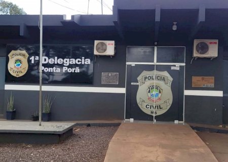 Com arma de fogo, ladrão rouba moto e dinheiro de homem na fronteira