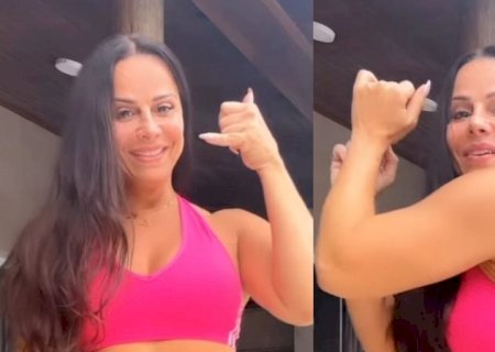 De top, Viviane Araújo ostenta cintura fininha ao postar vídeo dançando