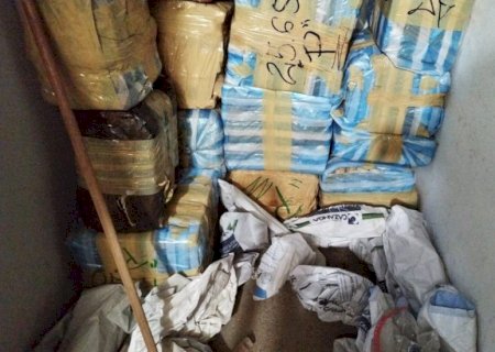 PM prende homem com maconha e SUV roubada em entreposto do tráfico