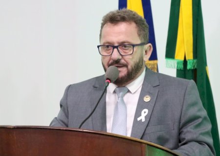 Laudir propõe substituição das árvores em canteiros centrais de Dourados