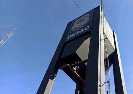 Homem tenta se cortar para incriminar mulher, mas vai preso por violência doméstica