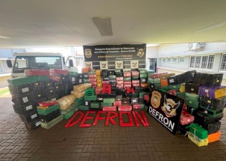 Defron fecha entreposto e apreende mais de 5 toneladas de maconha no Jardim Rasslem