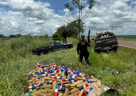 Traficante capota caminhonete ‘lotada’ de maconha durante fuga do DOF