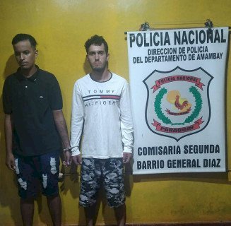 Dois brasileiros são presos com armas de fogo e motocicleta na fronteira