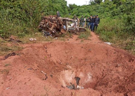 Hilux lotada de maconha é destruída em explosão e 3 morrem