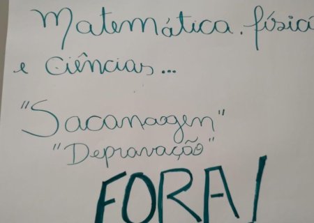 Pais protestam após aula com conteúdo sexual em escola estadual de Dourados