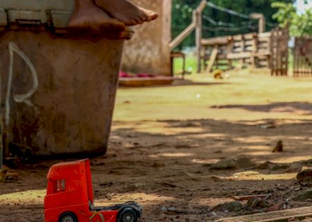 Mãe e padrasto de criança que está em coma na Santa Casa são alvos de mandados de prisão