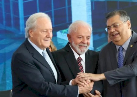 Lula empossa Lewandowski no Ministério da Justiça