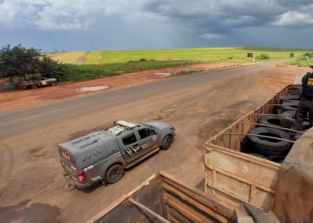 Homem é preso com mais de R$ 500 mil em pneus contrabandeados do Paraguai