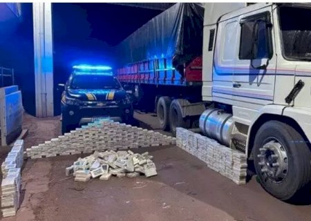Motorista abandona carreta com carga de cocaína avaliada em R$ 60 milhões