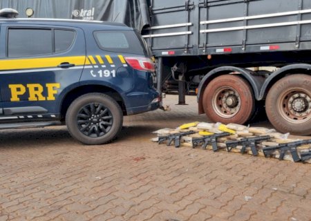 Caminhoneiro é preso pela PRF com 5 fuzis e quase 50 quilos de cocaína