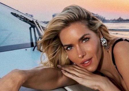 Em Dubai, Monique Alfradique esbanja beleza durante passeio de barco