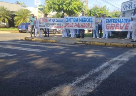 Enfermeiros da rede privada fazem protesto e sinalizam greve em Dourados