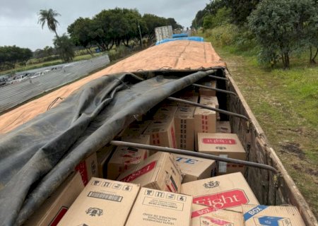 Homem é preso com 15 mil pacotes de cigarro em caminhão