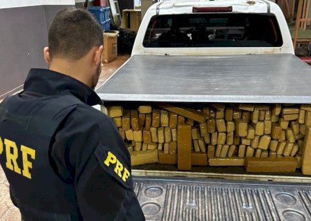 PRF apreende uma tonelada de maconha e recupera caminhonete