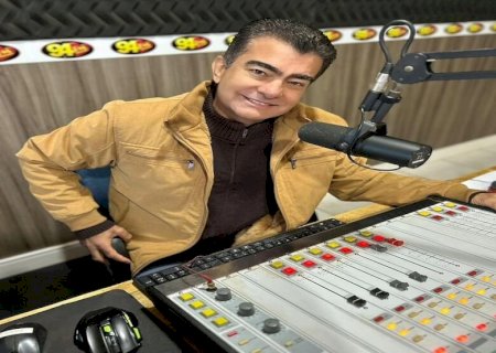 Candidato radialista tem último mês na emissora