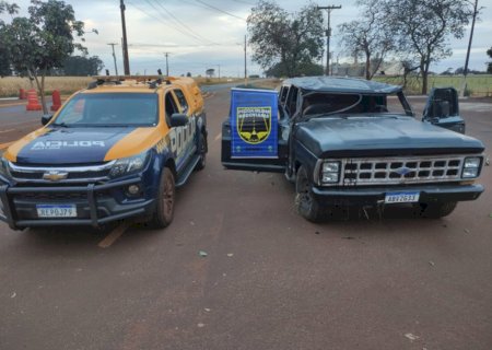 Polícia apreende caminhonete capotada com mais de 1 tonelada de maconha em Dourados