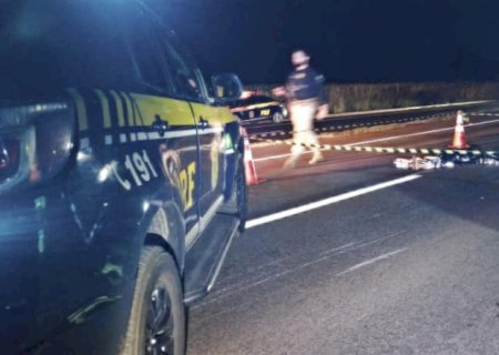 Acidente envolvendo carro e moto mata mulher entre Vila Vargas e São Pedro