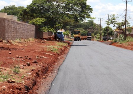 Alan Guedes abre licitações e vai investir R$ 24 milhões em drenagem e asfalto