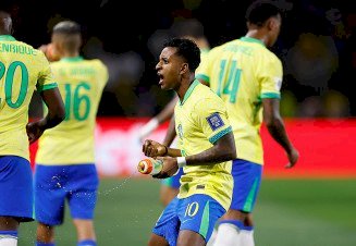 Brasil vence Equador e encosta no G-4 das eliminatórias