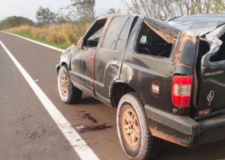 Homem perde o controle de veículo, colide com mureta e fica em estado grave