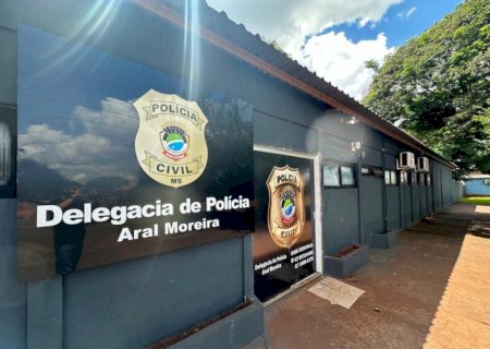 Mãe é presa após deixar filha com desconhecidas e sair durante a madrugada