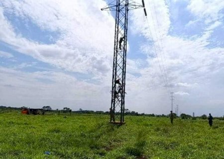 Traido e Bêbado Jovem Sobe em Torre de Alta Tensão e é Resgatado pelo Corpo de Bombeiros