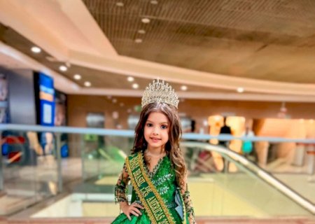 Douradense é eleita mini miss Brasil de Las Américas