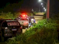 Assaltantes são mortos em confronto com a polícia após roubo de Hilux