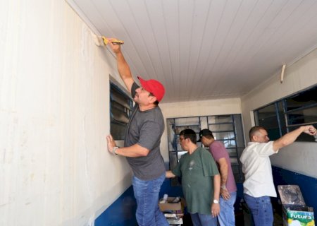 Secretários e até prefeito trabalham em mutirão para revitalizar posto de saúde