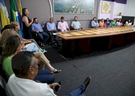 Câmara recebe diretores das Escolas Municipais para debater sobre condições de trabalho e valorização profissional