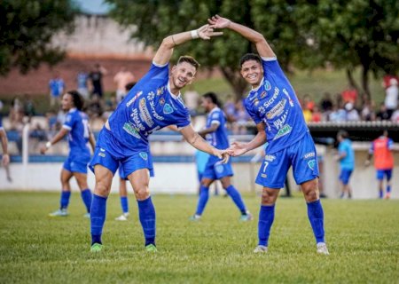 Ivinhema goleia Corumbaense e segue na liderança isolada
