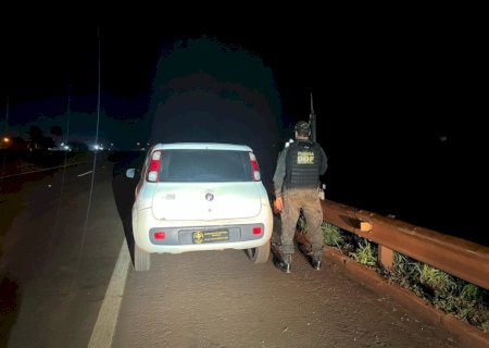 Polícia recupera carro roubado por homens armados no distrito de Vila Vargas