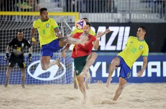 Brasil vira sobre Portugal e garante vaga na final da Copa do Mundo de Futebol de Areia