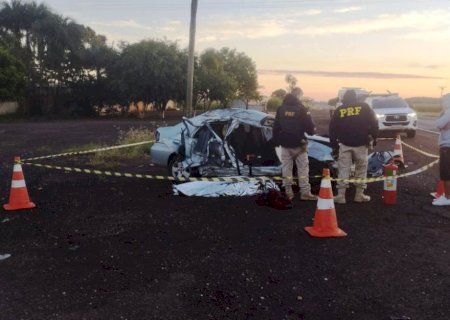 Motorista bate em capivara, colide contra coqueiro e passageira morre na BR-163