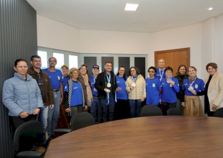 Marçal recebe douradenses medalhistas nos Jogos da Melhor Idade de MS