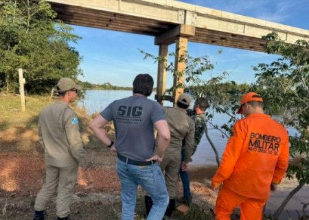 Bombeiros retomam buscas por médica que caiu de ponte em MS
