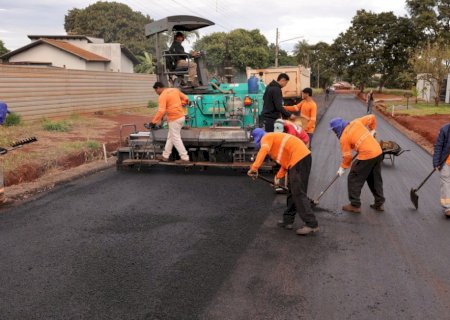 Obra de asfalto e drenagem no Jardim das Primaveras está em ritmo acelerado