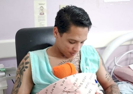 Método Canguru permite que famílias tenham contato pele a pele com bebês